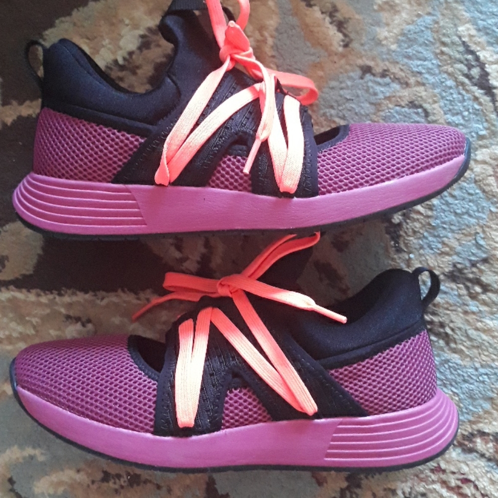 8x*Host Pick*Under Armour Breathe Sola shoes